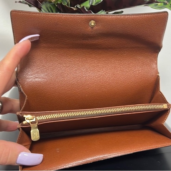 Louis Vuitton LTH1001 LV Long Monogram Wallet - Picture 2 of 9